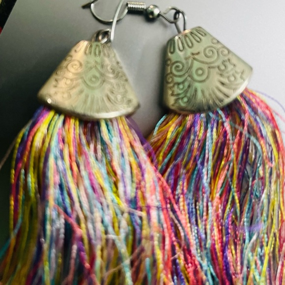 Beautiful earrings never used - Picture 2 of 6